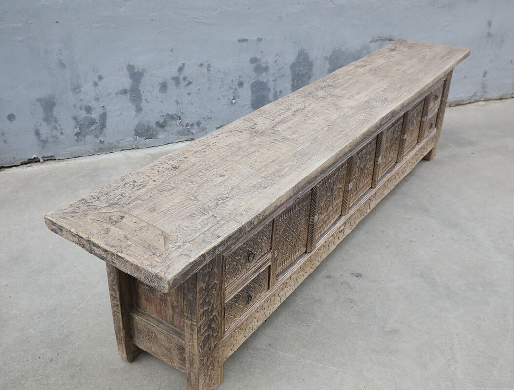 L270, TV cabinet with carving