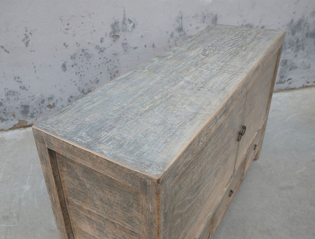 L291, Wooden cabinet