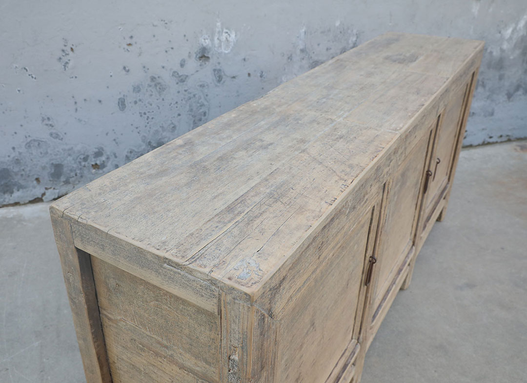 L305, Wooden sideboard with 3 doors