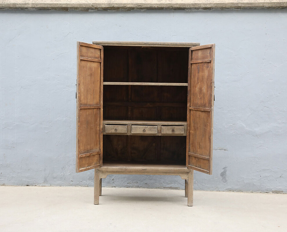 L318, Wooden cabinet