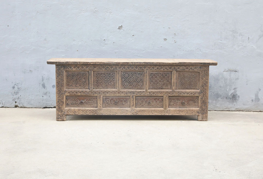 L322, Sideboard with carving