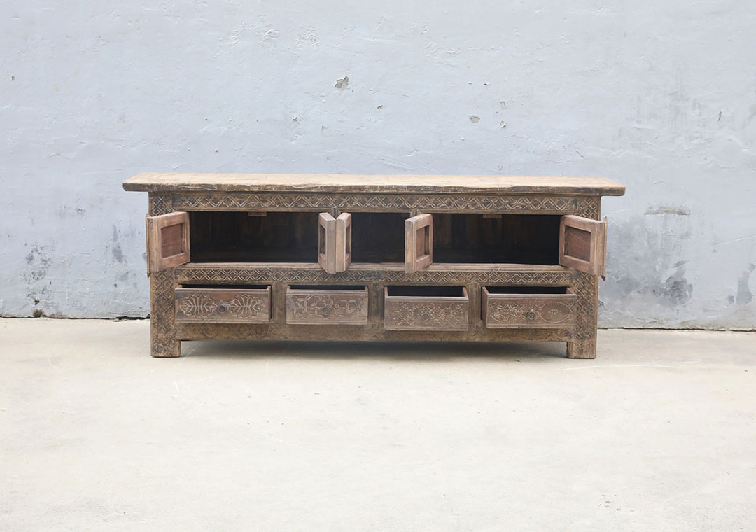 L322, Sideboard with carving