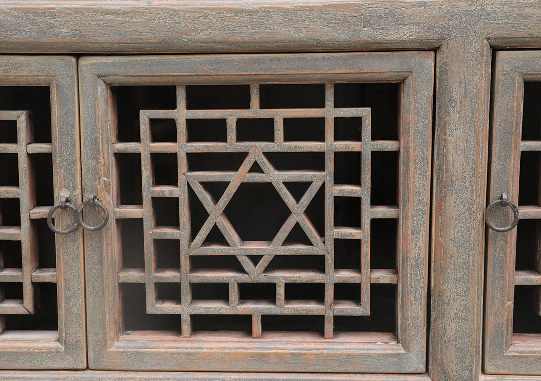 L324, Unique vintage cabinet