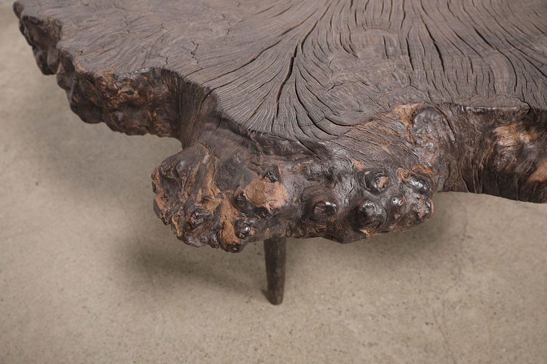 L354, Dark wooden coffee table