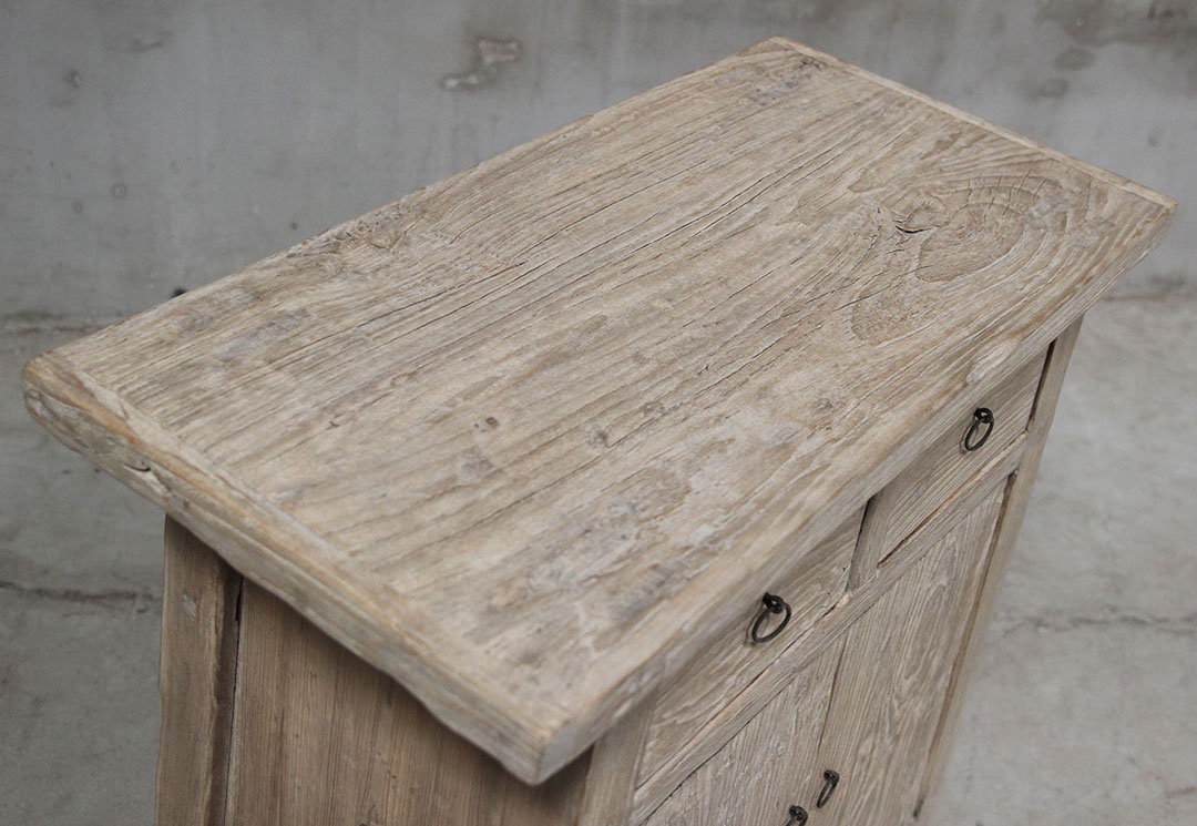 L371, Small wooden cabinet 