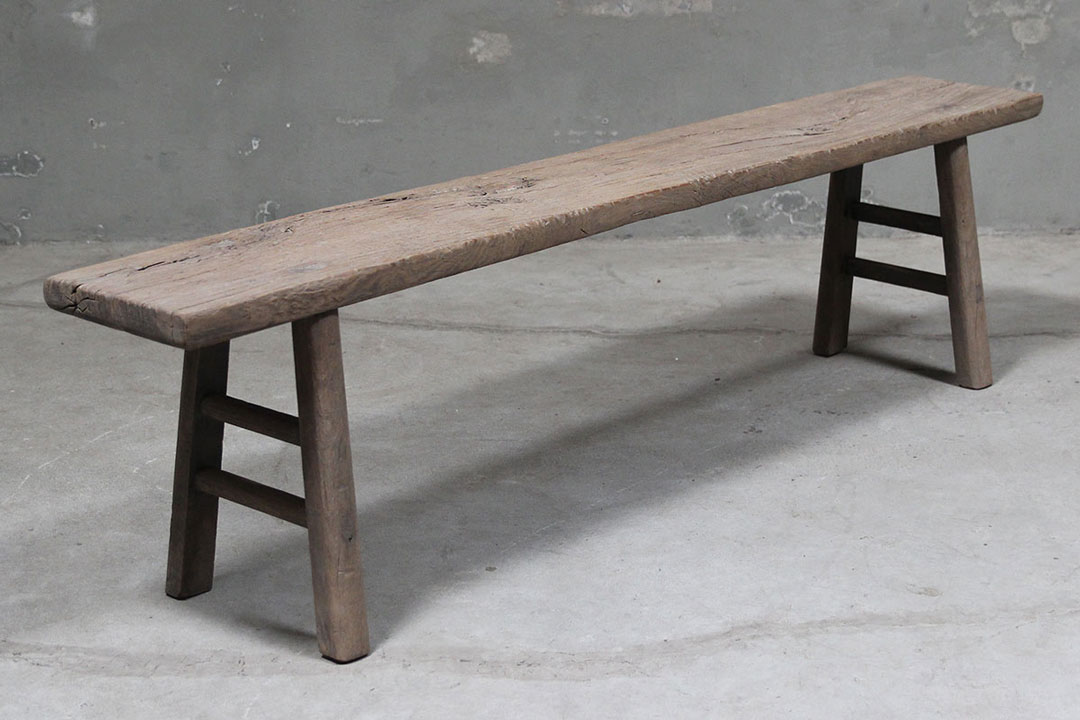 L377, Wooden bench