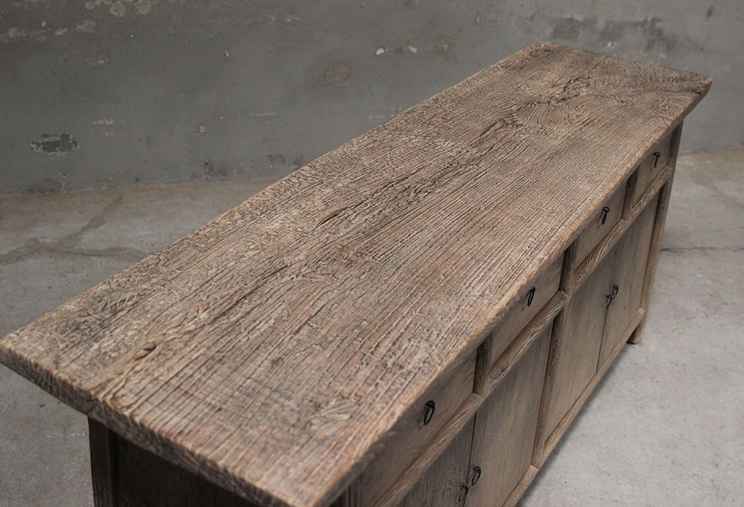 L425, Wooden sideboard