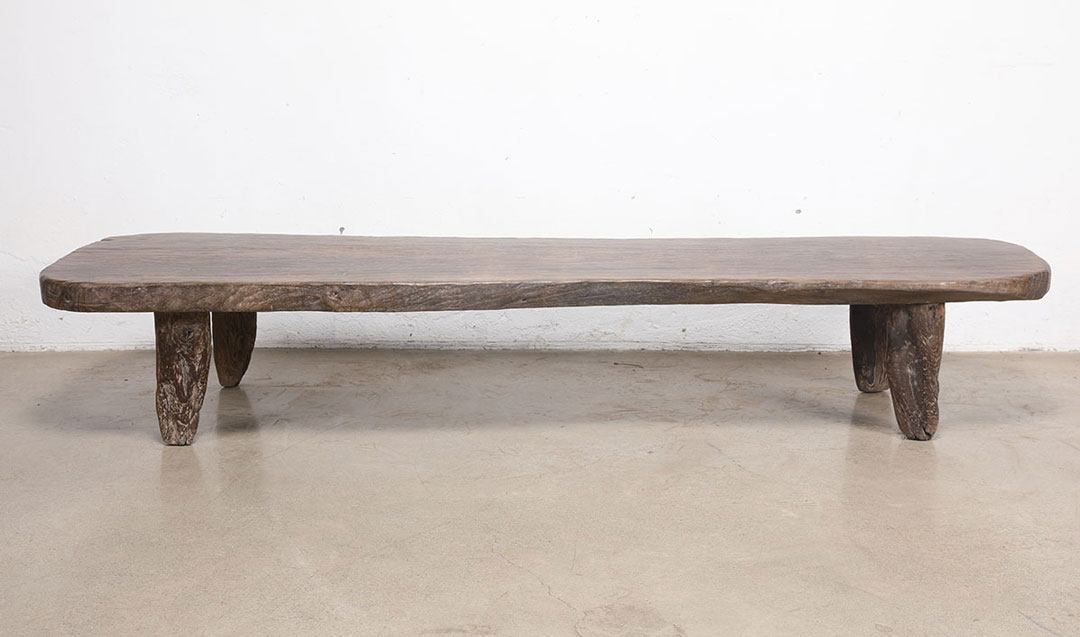 L465, Dark wooden coffee table