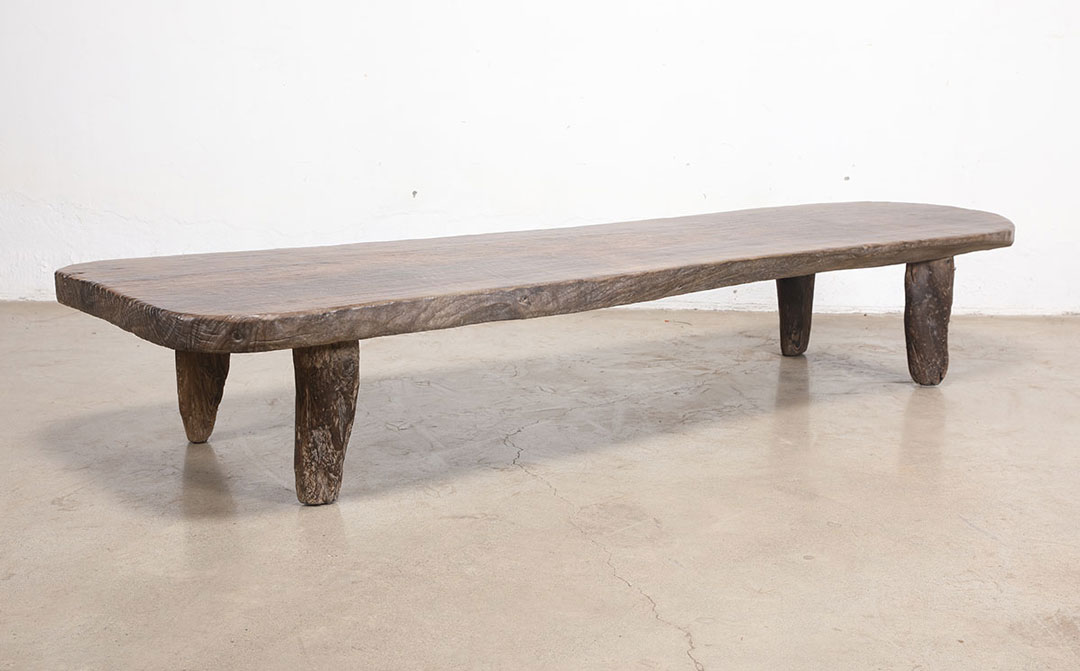 L465, Dark wooden coffee table