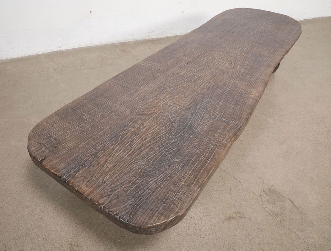 L465, Dark wooden coffee table