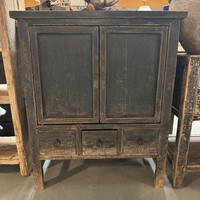 SDS 004, Small black cabinet