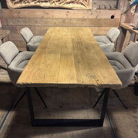 SET 004, Diningtable with wooden top and steel base