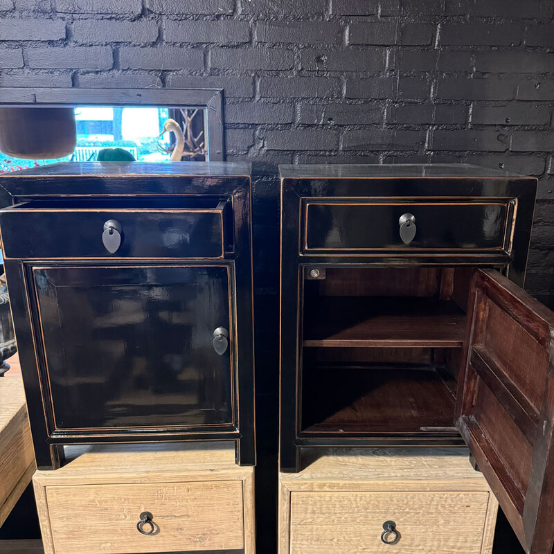 SNK 005, Black lacquered nightstand 