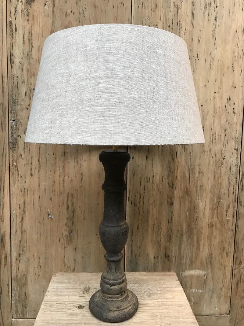 Stijlvolle houten Lamp gemaakt van mooi vergrijsd hout Tafellampen - verlichting, terracotta lampen, potlampen, pot, lamp - De Jong Interieur