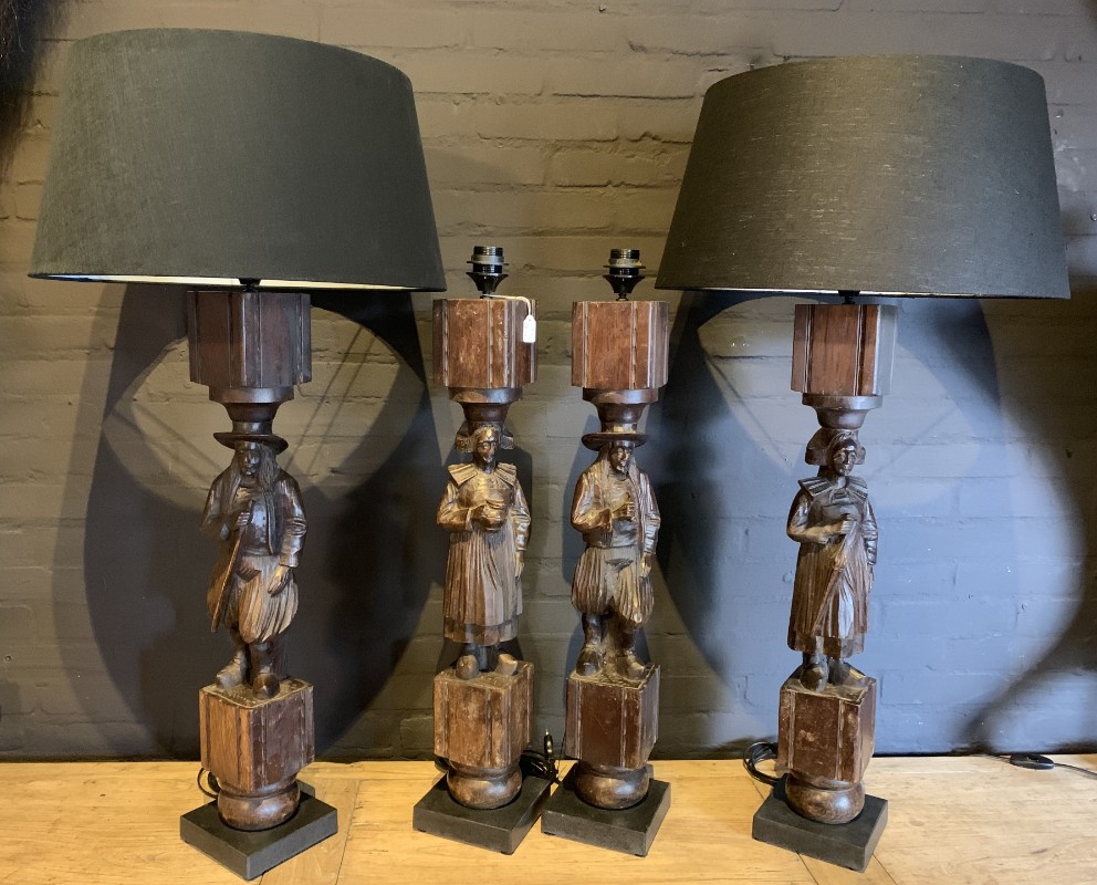 postkantoor Ik geloof erven Lampen gemaakt van antieke handgesneden tafelpoten. - Tafellampen -  verlichting, terracotta lampen, potlampen, pot, lamp - De Jong Interieur