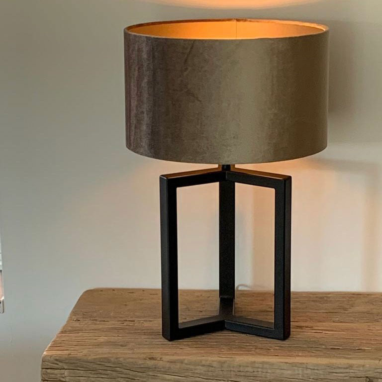 216, Steel frame table lamp - Hang- en sta lampen - verlichting, terracotta lampen, potlampen, pot, lamp - De Jong Interieur