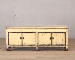 U030, Yellow tv cabinet 