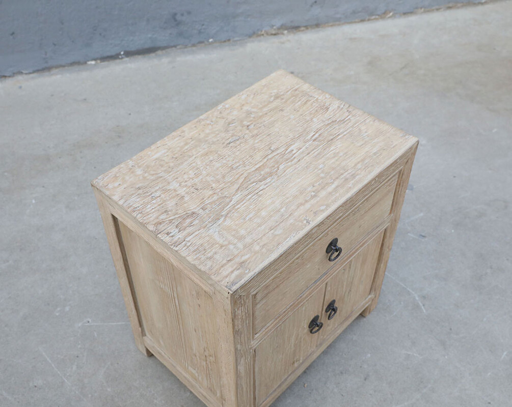 VM329, Bedside table